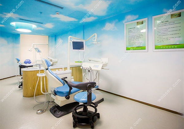 登特口腔医院的治疗室宽敞洁净
